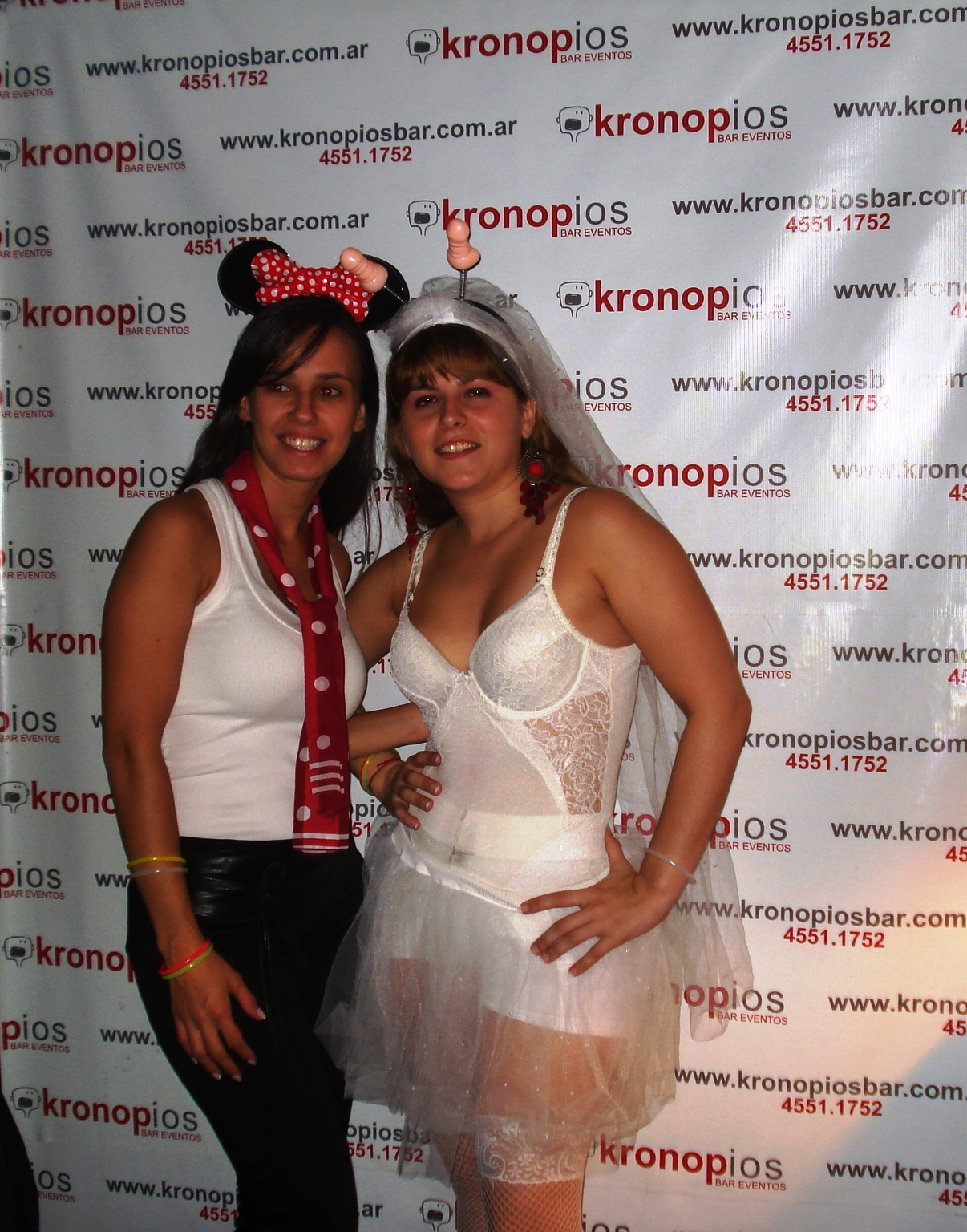 Disfraces Despedida De Solteras Kronopios Bar Eventos